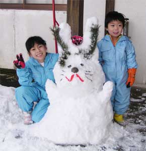 卯年の兎雪像(2011-1-5)